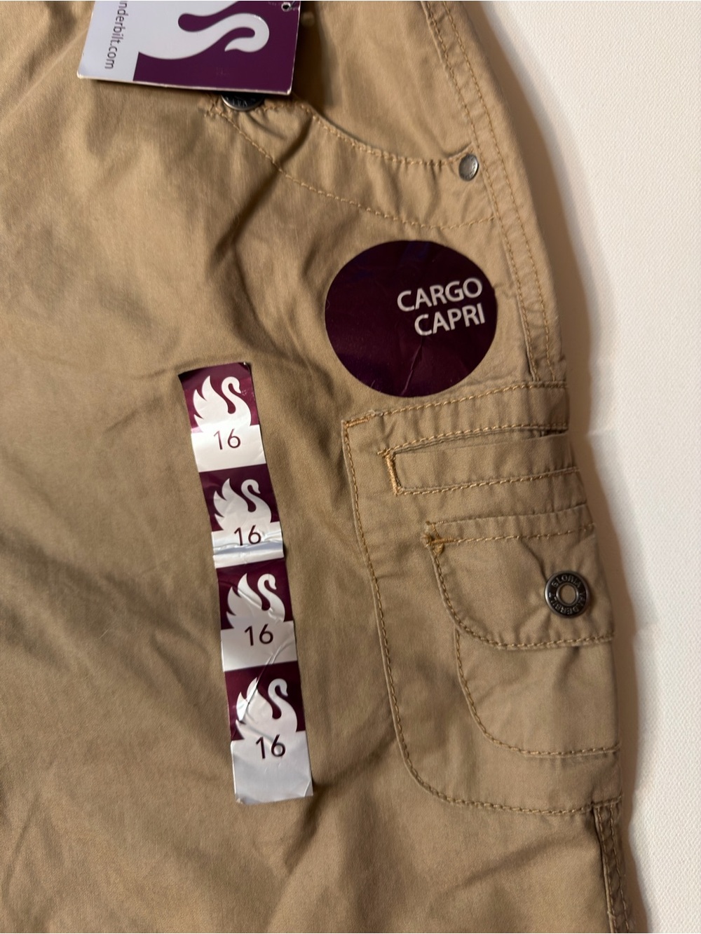 NWT Women's Gloria Vanderbilt Cargo Capri Pants in Khaki Size 16/19" Inseam - Picture 3 of 11